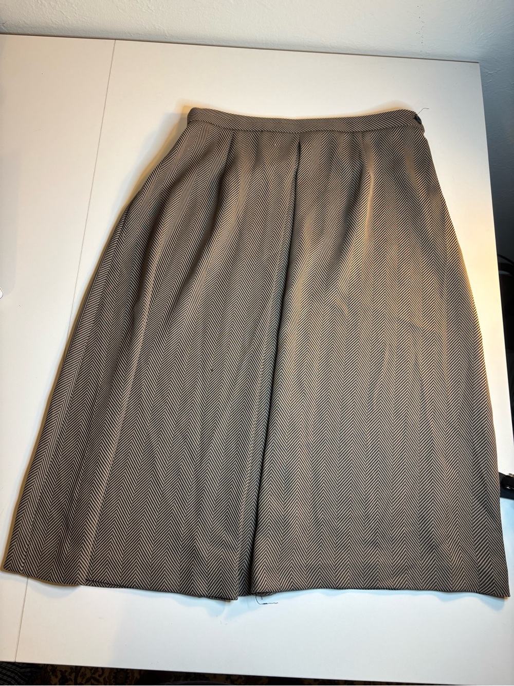 Leslie Fay brown herringbone polyester midi skirt